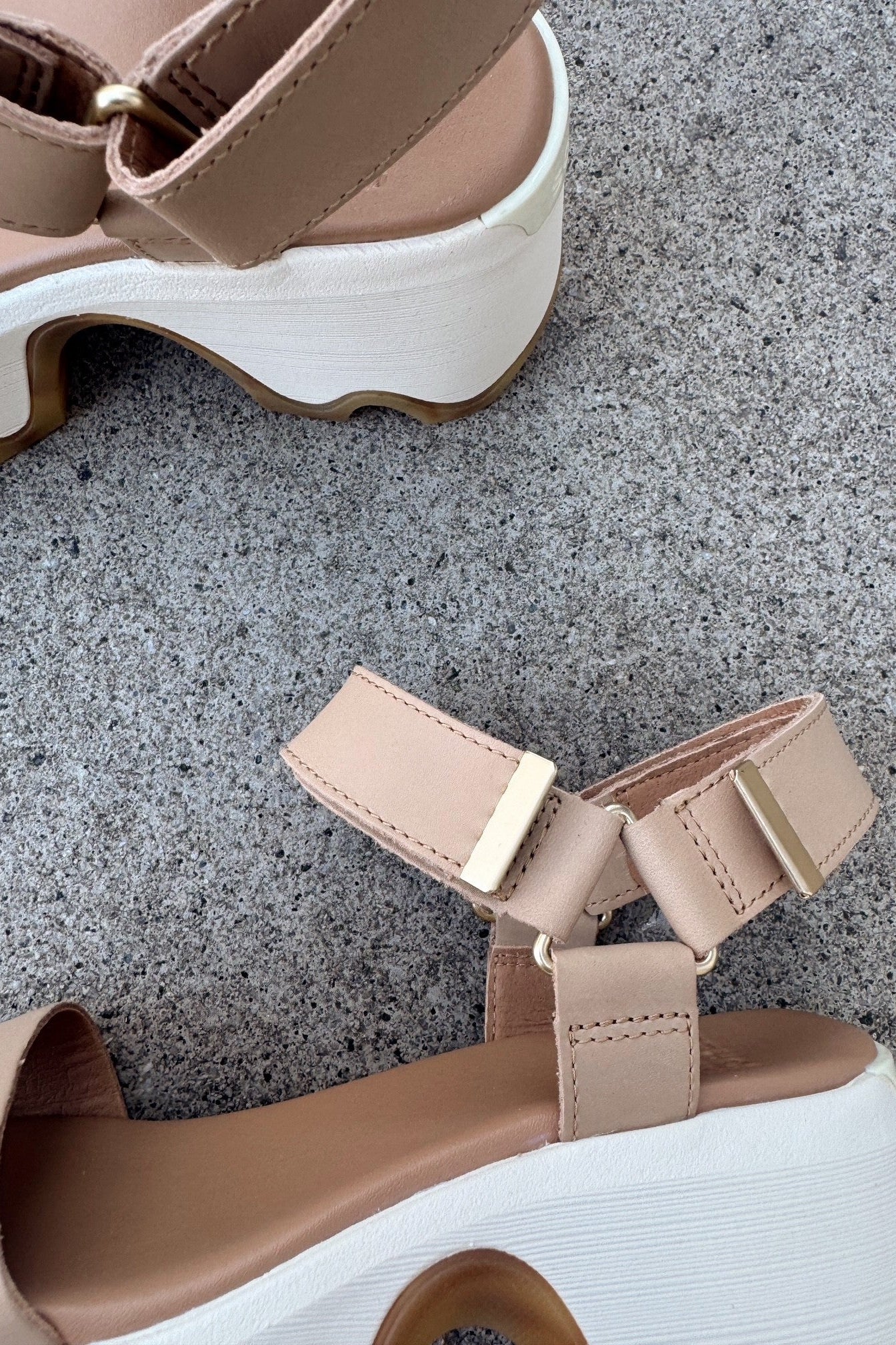 Sorel Kinetic Aura Y-Strap Honest Beige & Bleached Ceramic Heel Sandal - Image 7