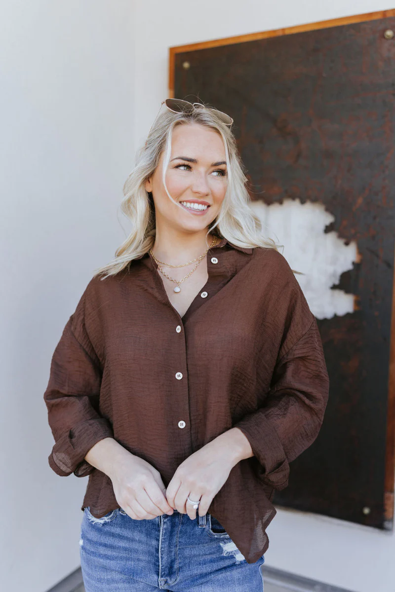 Upstate Twist-Back Top in Brown