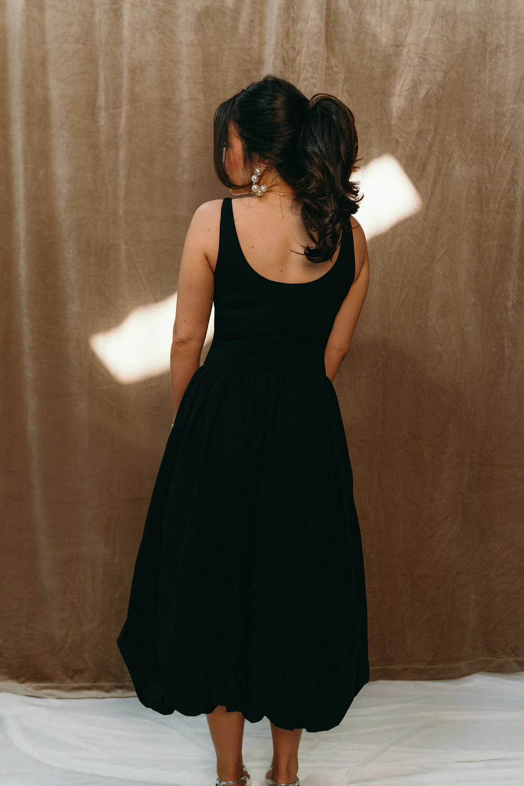 Vera Black Sleeveless Bubble Midi Dress - Image 4