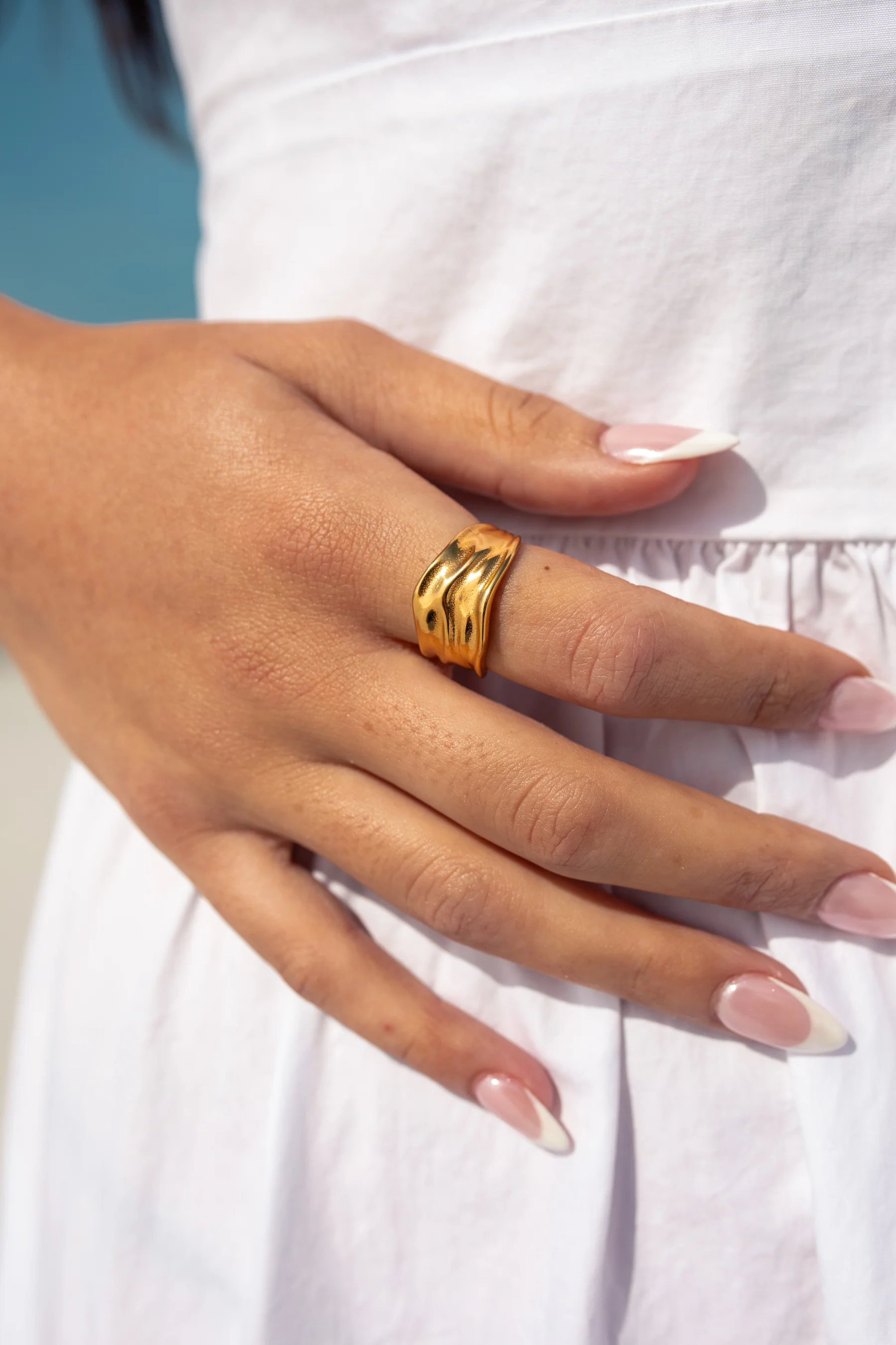 ALCO Vespera Gold Hammered Ring - Image 2