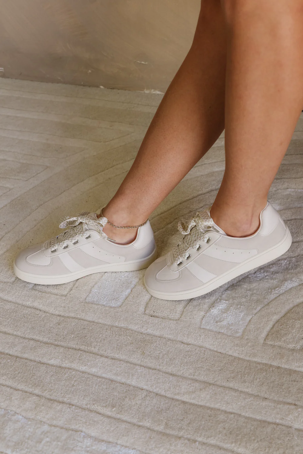 Vibe Sneaker in Off White