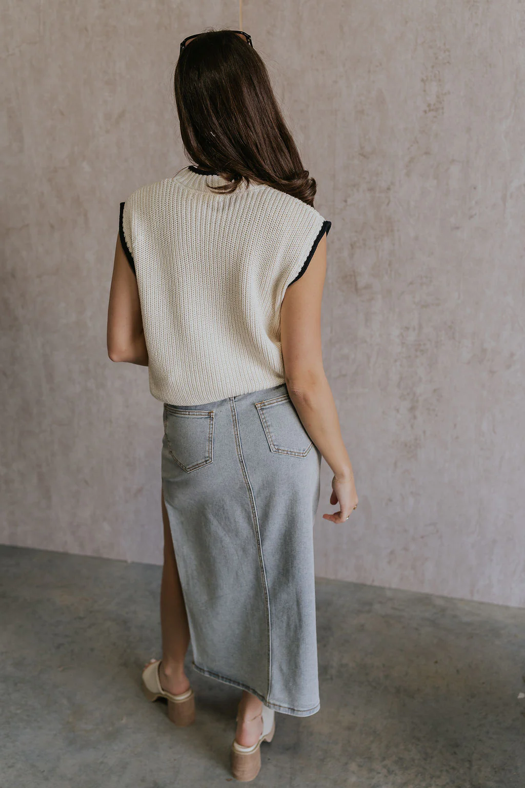 Vivian Ivory & Navy Knit Sleeveless Sweater - Image 7