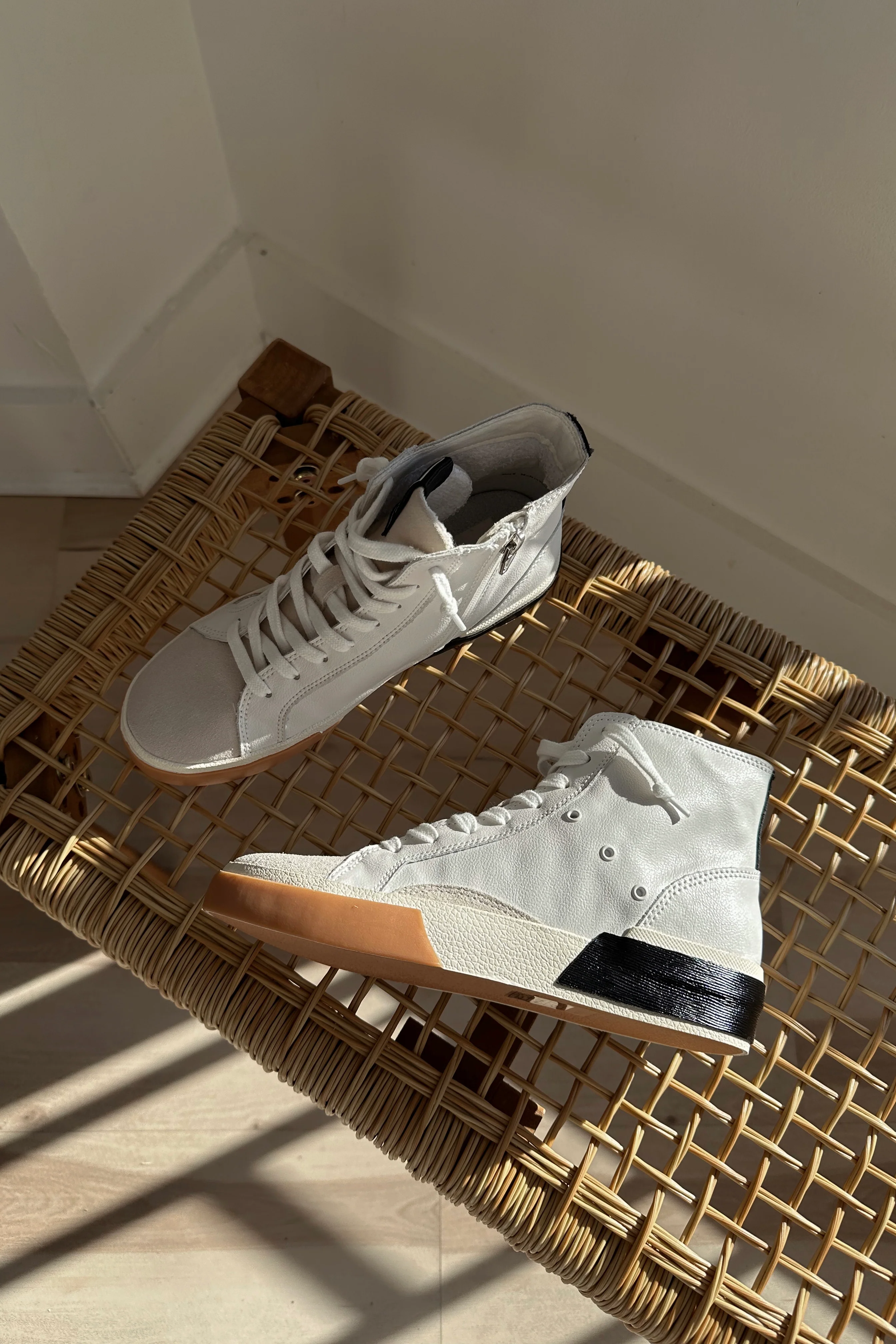 Dolce Vita Zohara Sneaker in White Black Leather