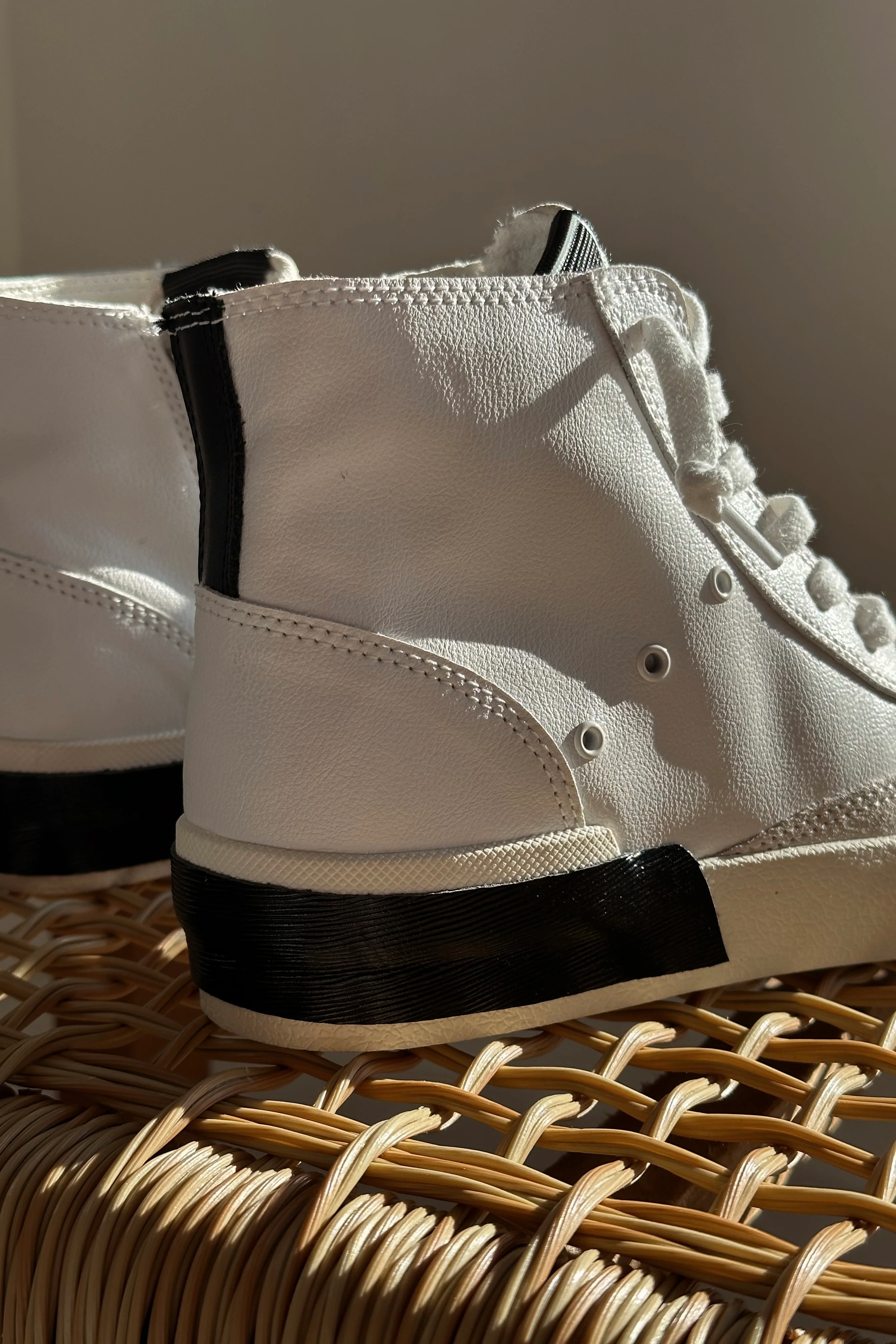 Dolce Vita Zohara Sneaker in White Black Leather - Image 4